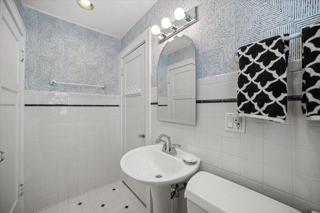 4917 N Bartlett AVENUE, Whitefish Bay, WI 53217