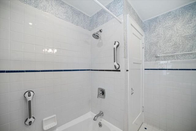 4917 N Bartlett AVENUE, Whitefish Bay, WI 53217