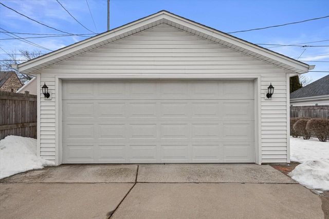 4917 N Bartlett AVENUE, Whitefish Bay, WI 53217