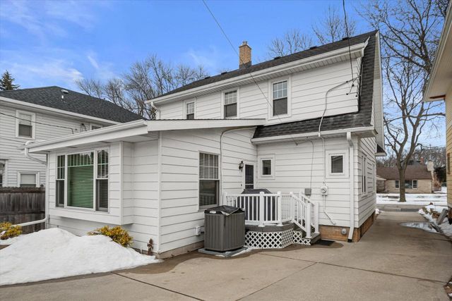 4917 N Bartlett AVENUE, Whitefish Bay, WI 53217