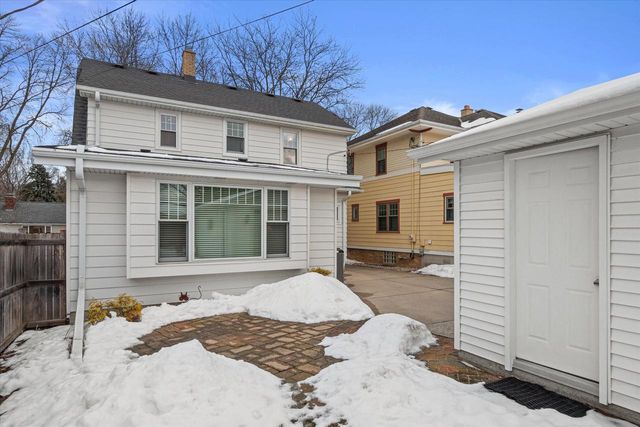 4917 N Bartlett AVENUE, Whitefish Bay, WI 53217