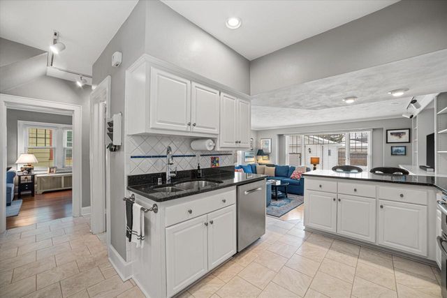 4917 N Bartlett AVENUE, Whitefish Bay, WI 53217