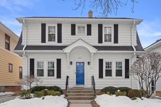 4917 N Bartlett AVENUE, Whitefish Bay, WI 53217
