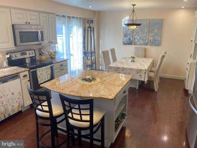 6670 MAYFLOWER DR, Bensalem, PA 19020