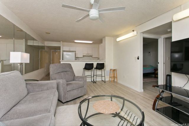 1448 Young Street 203, Honolulu, HI 96814