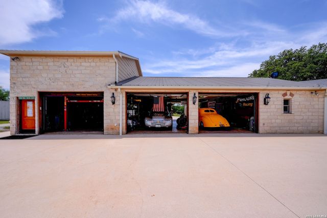 3095 Ranch Road 165, Blanco, TX 78606