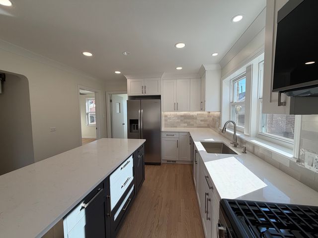 5745 S SAYRE Avenue, Chicago, IL 60638