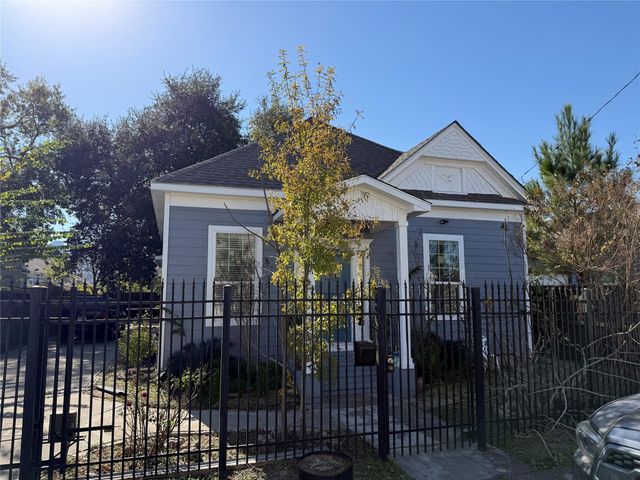 1717 Weber Street, Houston, TX 77007