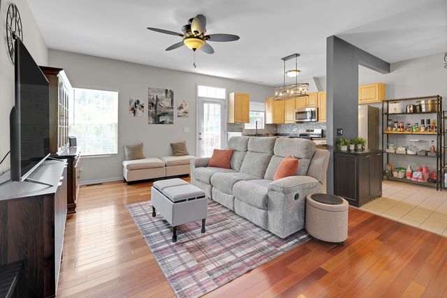 2603 Kendall Crossing, Mchenry, IL 60051