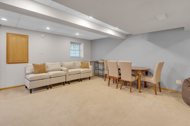 2603 Kendall Crossing, Mchenry, IL 60051