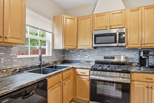 2603 Kendall Crossing, Mchenry, IL 60051