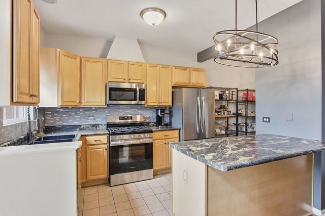 2603 Kendall Crossing, Mchenry, IL 60051