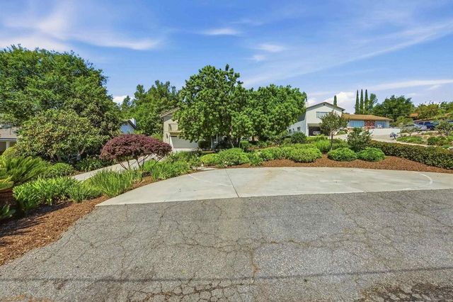 1370 Friends Way, Fallbrook, CA 92028