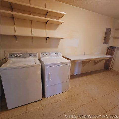 414250 E 1074 Road, Checotah, OK 74426