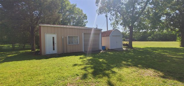 414250 E 1074 Road, Checotah, OK 74426