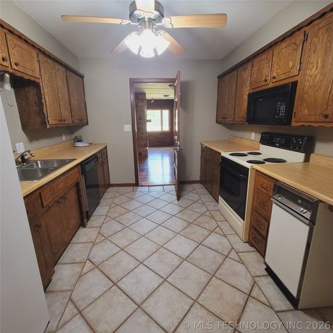 414250 E 1074 Road, Checotah, OK 74426