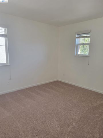 313 Turnstone Cir, Pittsburg, CA 94565