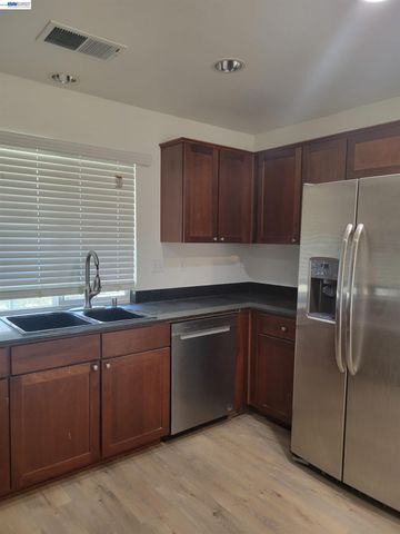 313 Turnstone Cir, Pittsburg, CA 94565