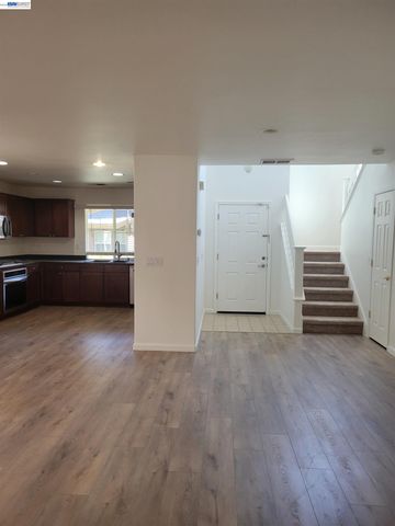 313 Turnstone Cir, Pittsburg, CA 94565