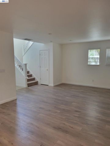 313 Turnstone Cir, Pittsburg, CA 94565