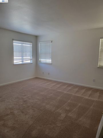 313 Turnstone Cir, Pittsburg, CA 94565