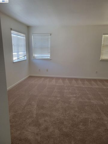 313 Turnstone Cir, Pittsburg, CA 94565