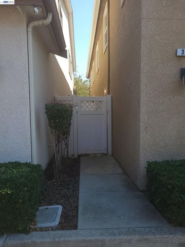 313 Turnstone Cir, Pittsburg, CA 94565