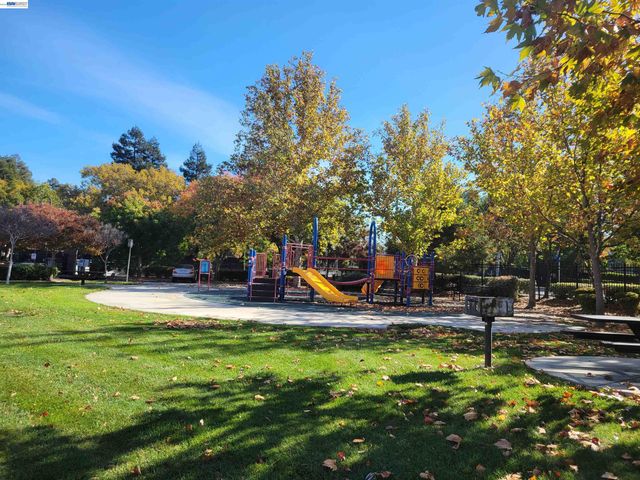 313 Turnstone Cir, Pittsburg, CA 94565