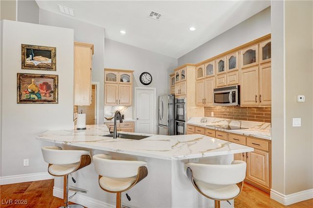 5669 Victoria Regina Avenue, Las Vegas, NV 89139