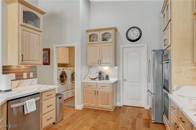 5669 Victoria Regina Avenue, Las Vegas, NV 89139