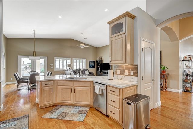 5669 Victoria Regina Avenue, Las Vegas, NV 89139