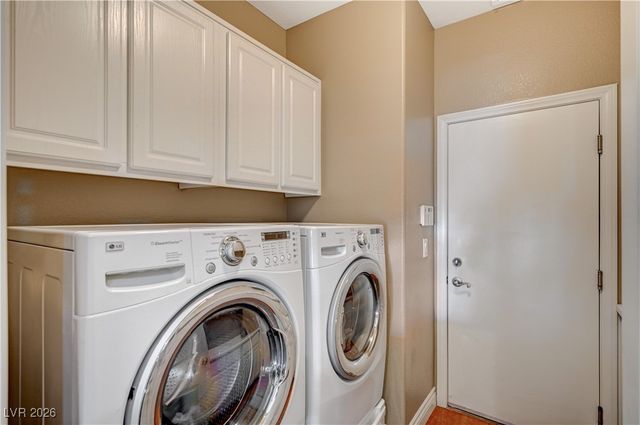 5669 Victoria Regina Avenue, Las Vegas, NV 89139