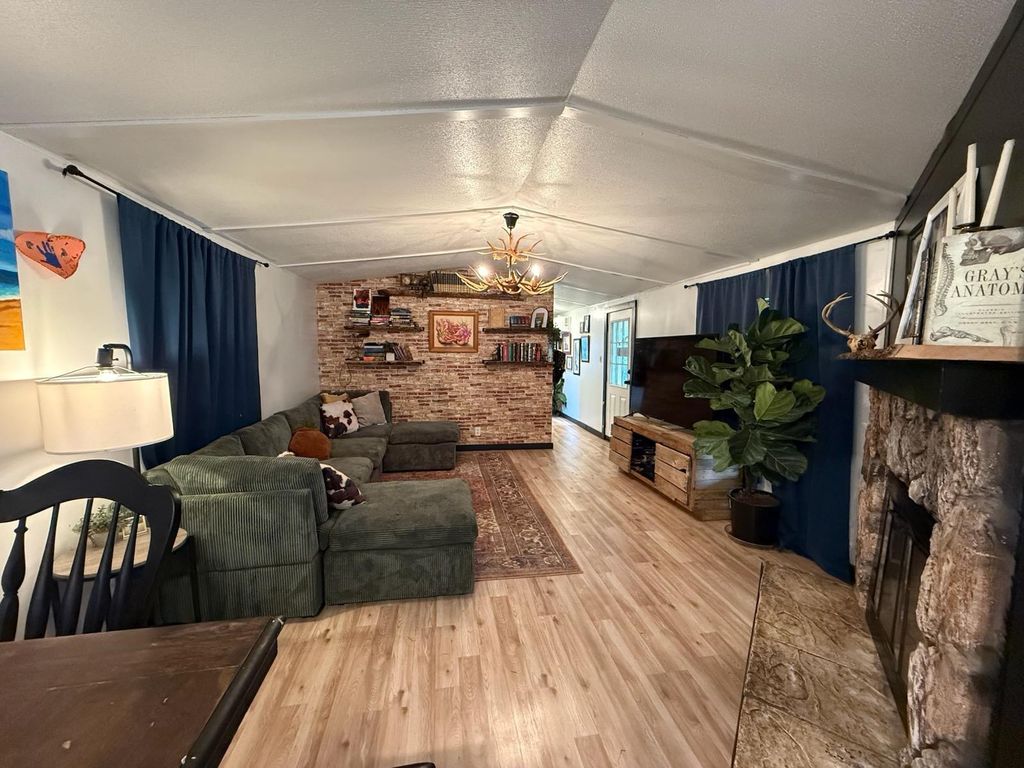 4186 Missouri 142, Thayer, MO 65791