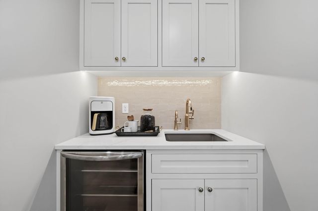 16765 W Hickory Ct, Goddard, KS 67052