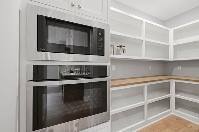 16765 W Hickory Ct, Goddard, KS 67052