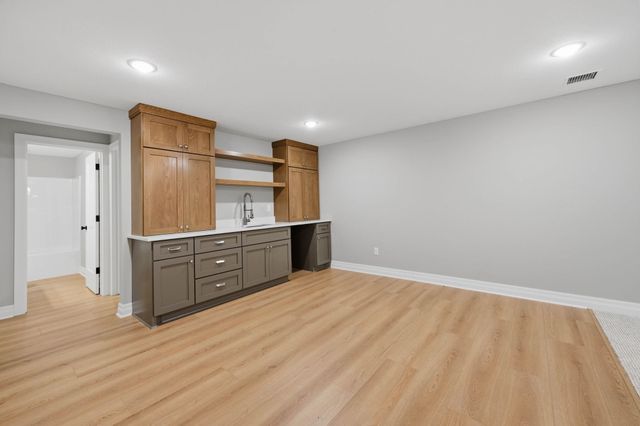 16765 W Hickory Ct, Goddard, KS 67052