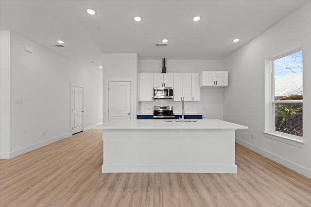 919 W Day Street, Denison, TX 75020