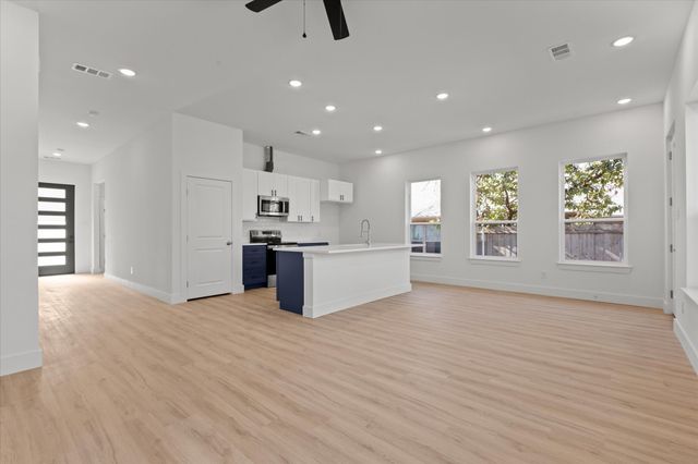 919 W Day Street, Denison, TX 75020