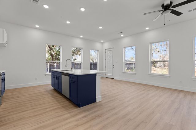 919 W Day Street, Denison, TX 75020