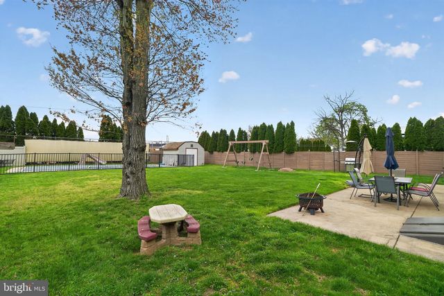 372 CUTLER AVE, Maple Shade, NJ 08052