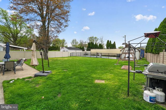 372 CUTLER AVE, Maple Shade, NJ 08052