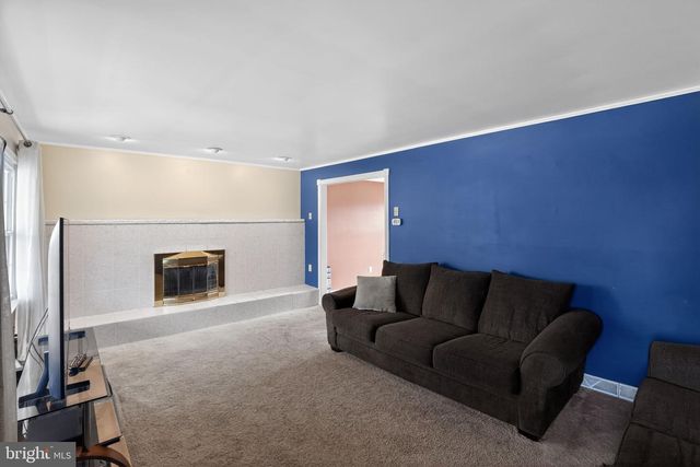 372 CUTLER AVE, Maple Shade, NJ 08052