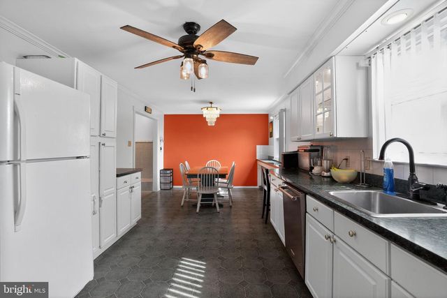 372 CUTLER AVE, Maple Shade, NJ 08052