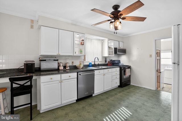 372 CUTLER AVE, Maple Shade, NJ 08052