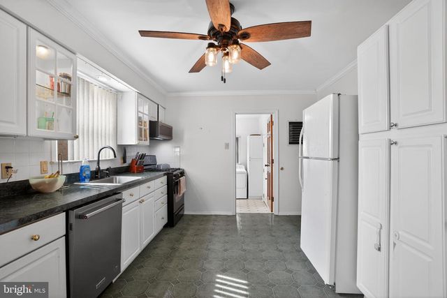 372 CUTLER AVE, Maple Shade, NJ 08052