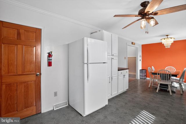 372 CUTLER AVE, Maple Shade, NJ 08052