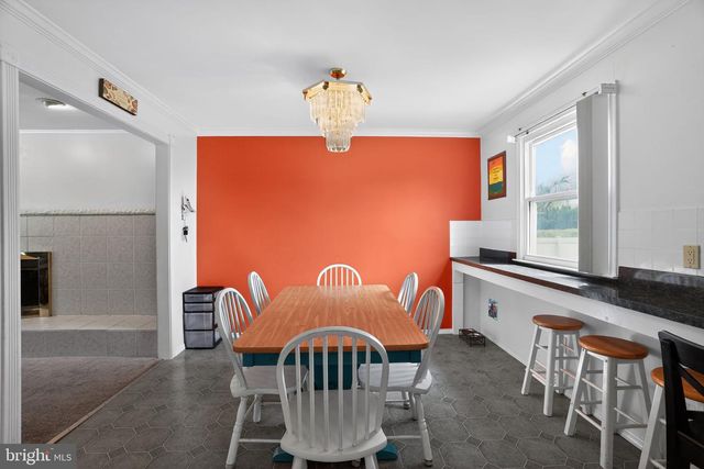 372 CUTLER AVE, Maple Shade, NJ 08052