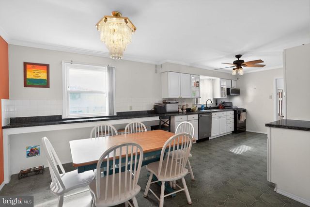 372 CUTLER AVE, Maple Shade, NJ 08052