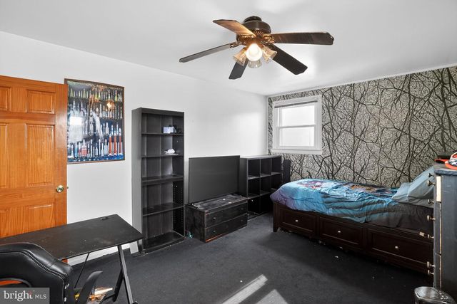 372 CUTLER AVE, Maple Shade, NJ 08052