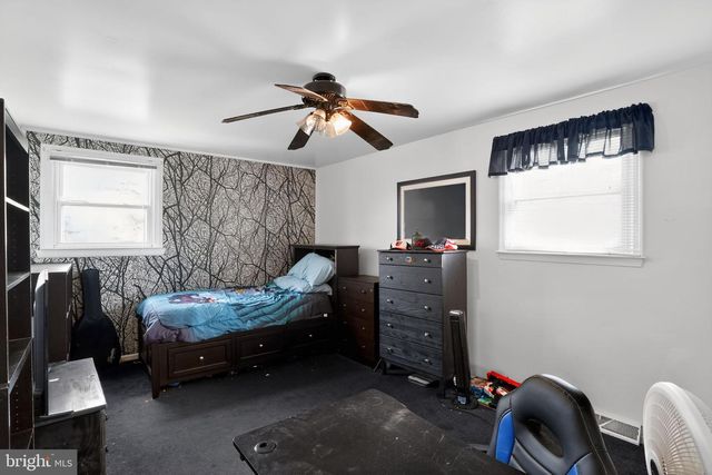 372 CUTLER AVE, Maple Shade, NJ 08052